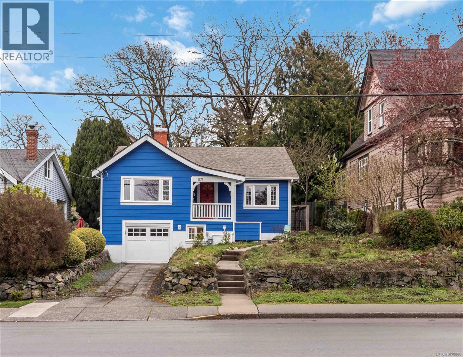  1571 Monterey Avenue, Oak Bay