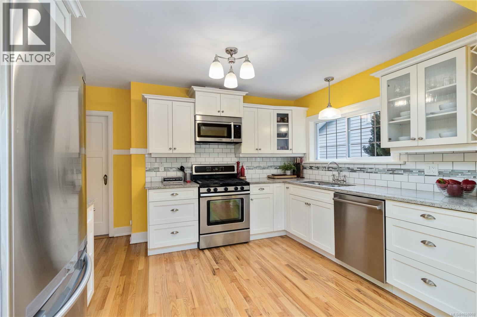  1571 Monterey Avenue, Oak Bay