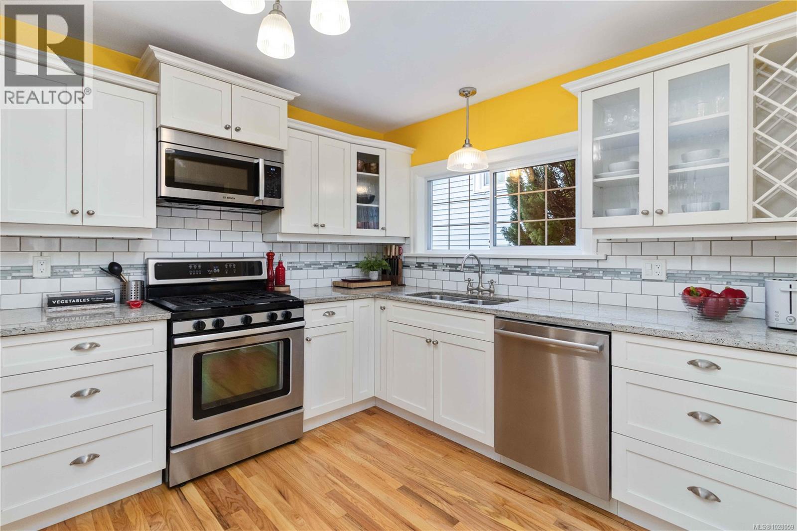  1571 Monterey Avenue, Oak Bay