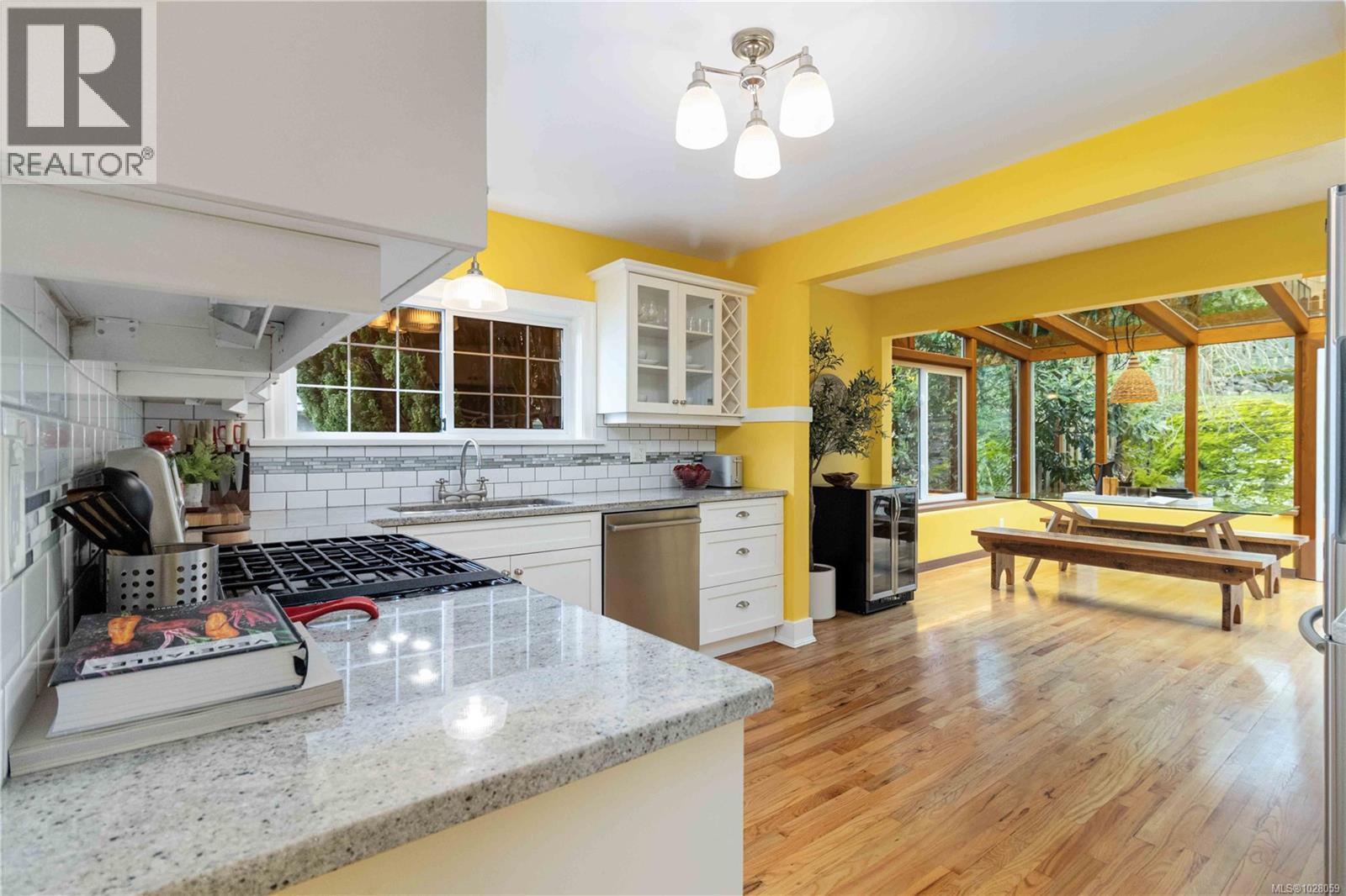  1571 Monterey Avenue, Oak Bay