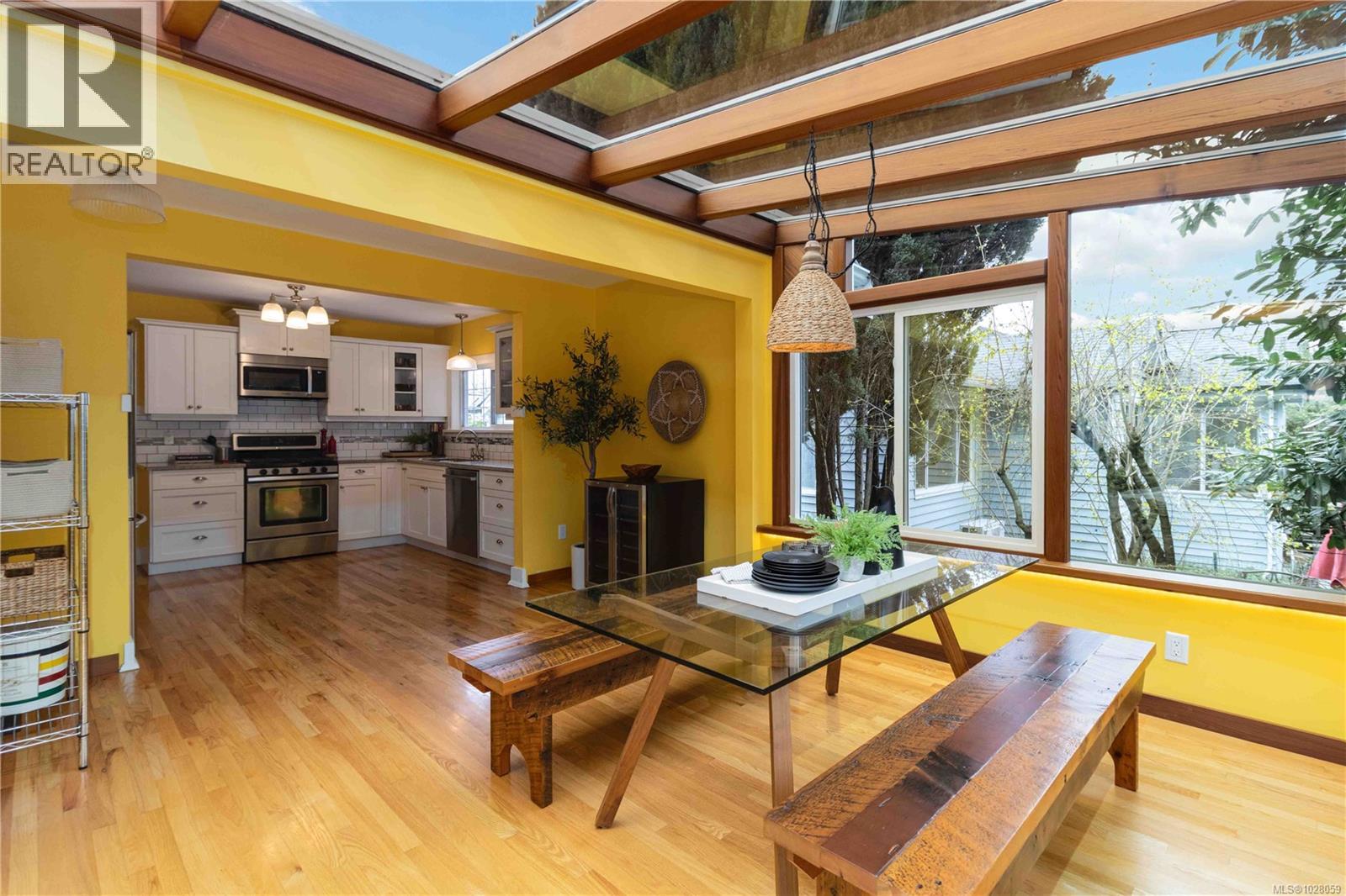  1571 Monterey Avenue, Oak Bay