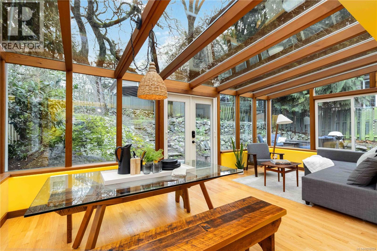  1571 Monterey Avenue, Oak Bay