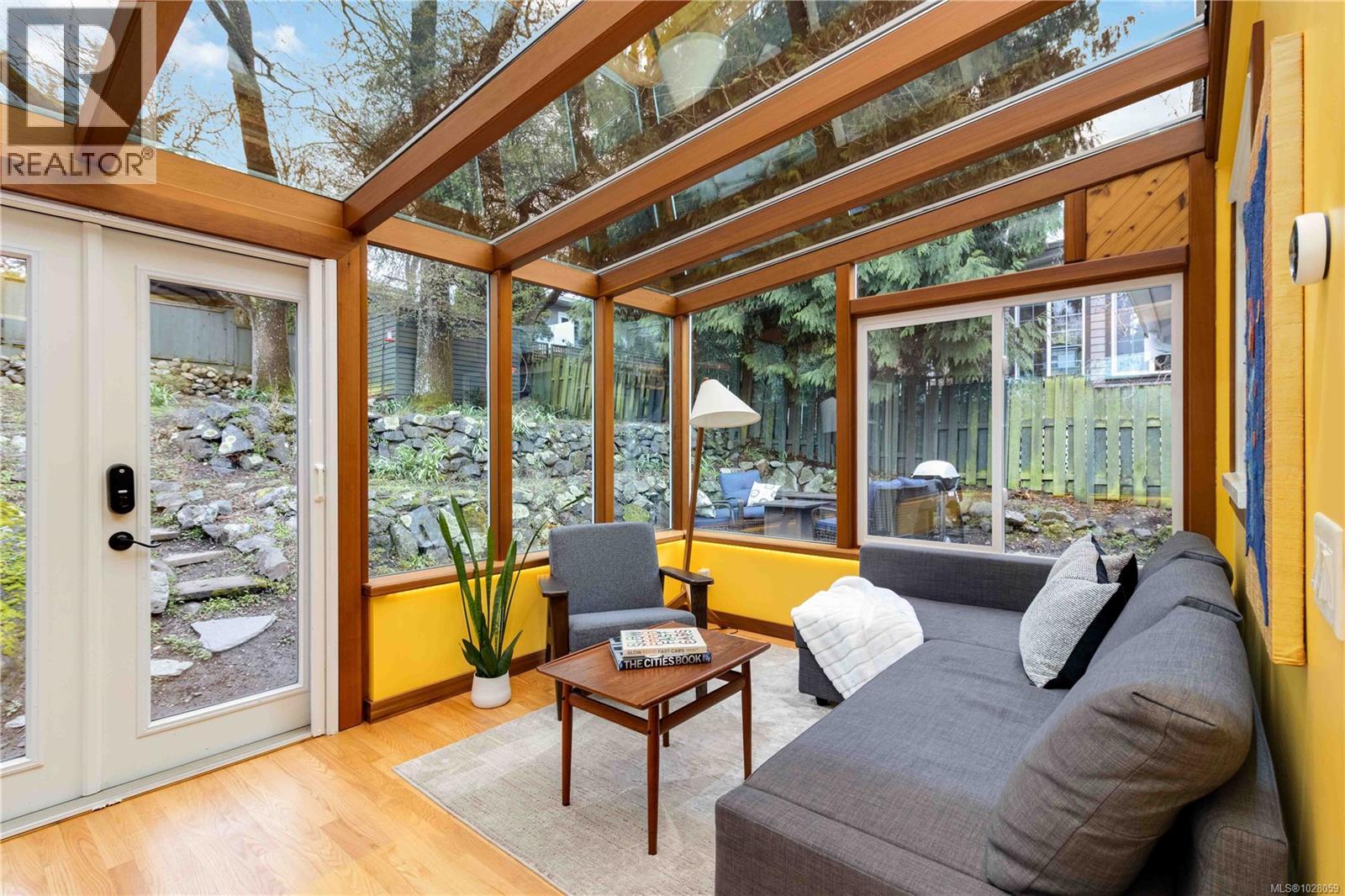  1571 Monterey Avenue, Oak Bay