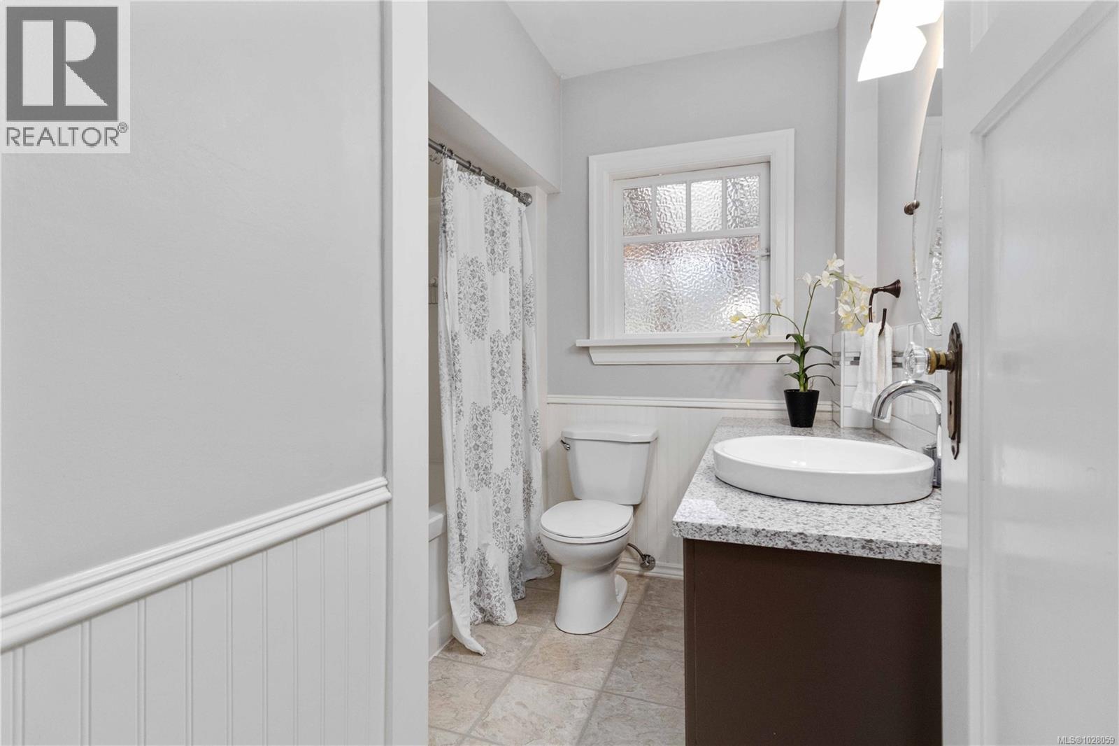  1571 Monterey Avenue, Oak Bay