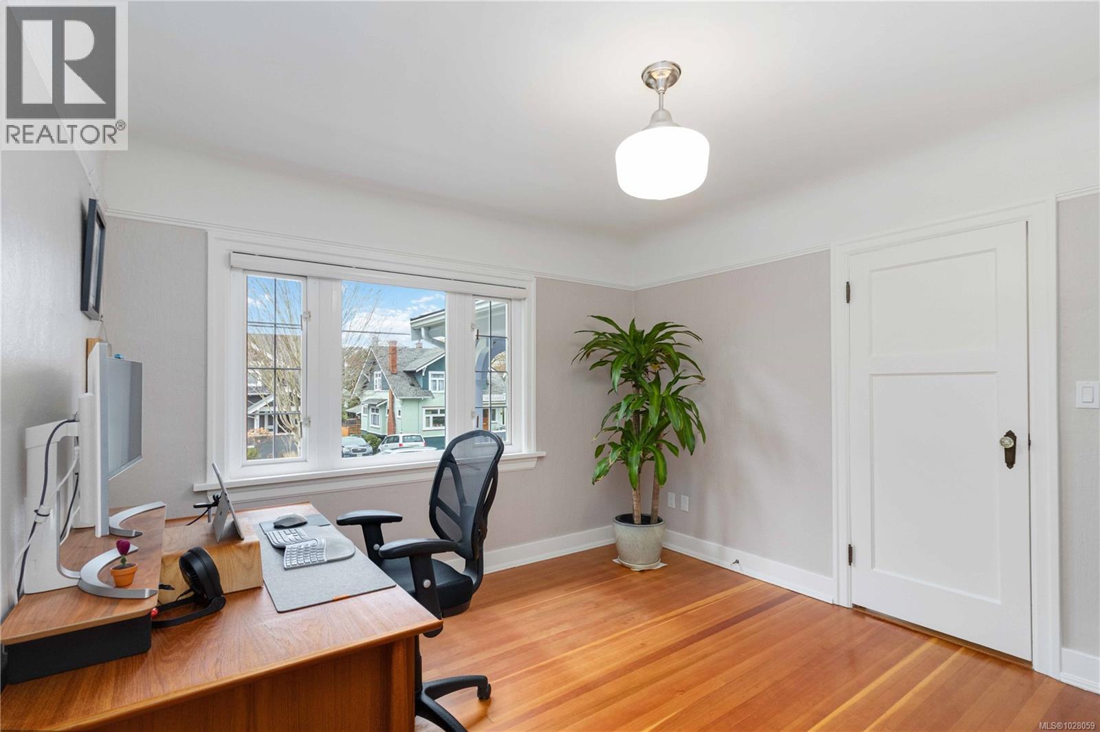  1571 Monterey Avenue, Oak Bay