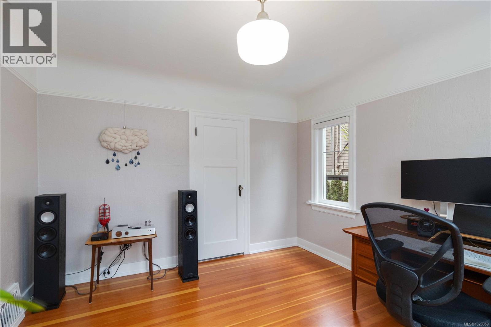  1571 Monterey Avenue, Oak Bay