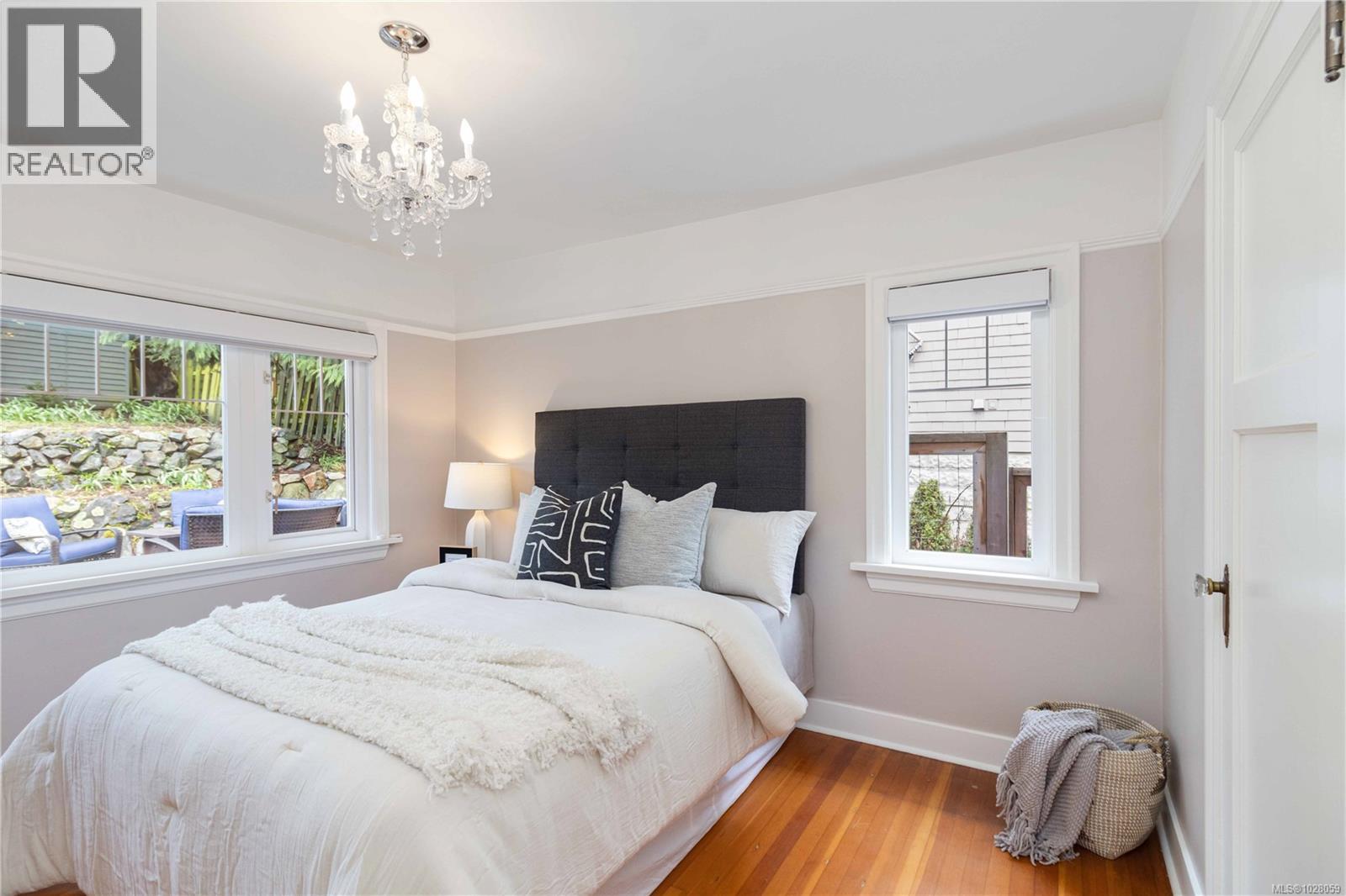  1571 Monterey Avenue, Oak Bay