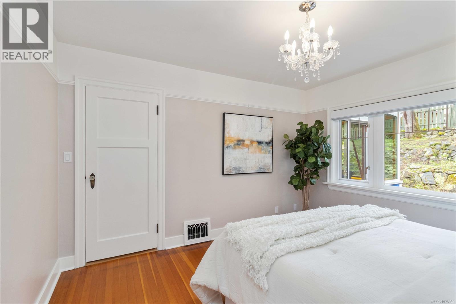  1571 Monterey Avenue, Oak Bay