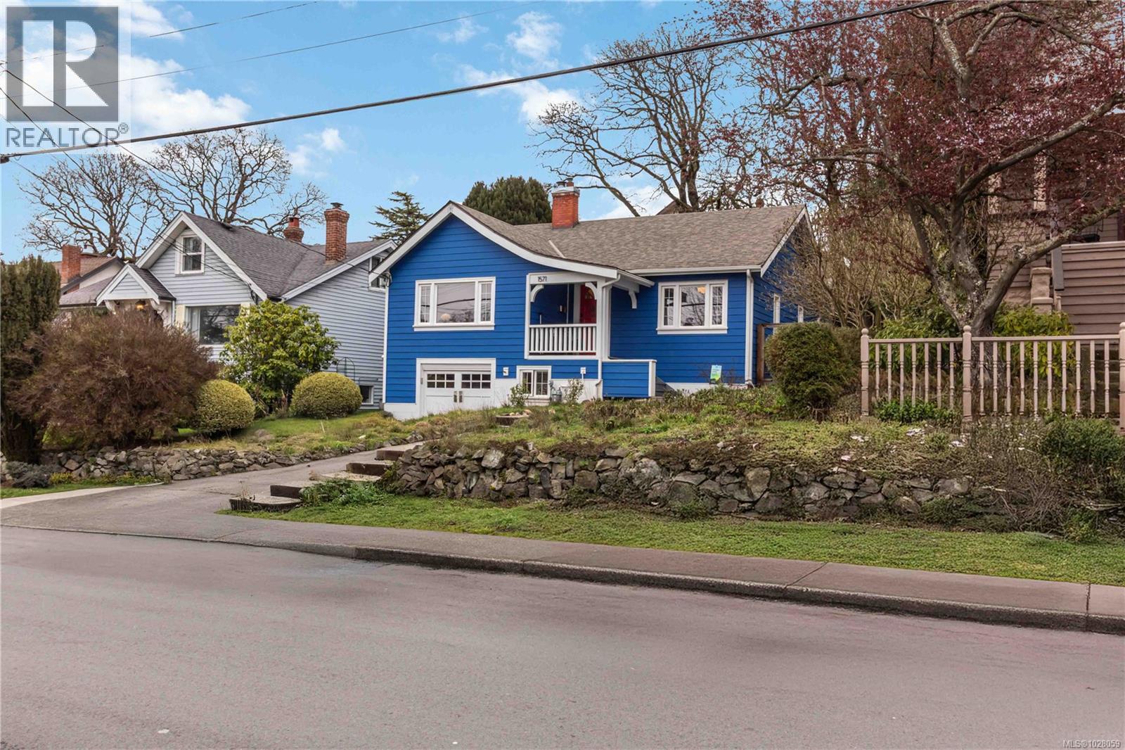  1571 Monterey Avenue, Oak Bay