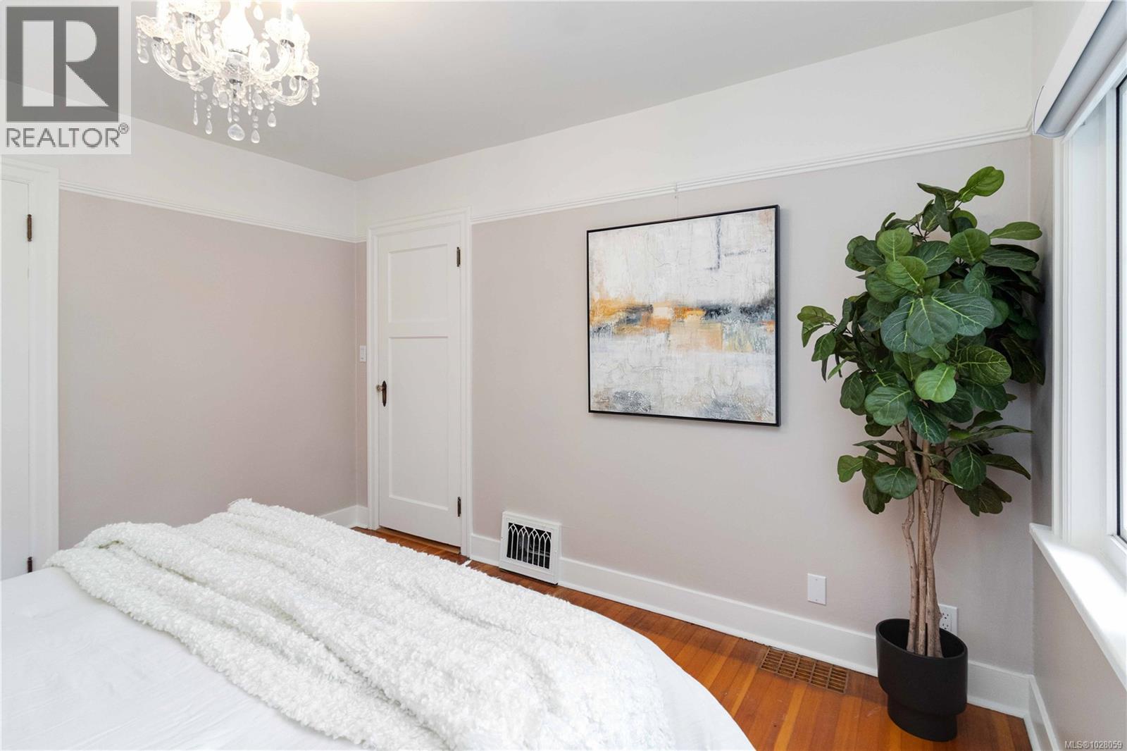  1571 Monterey Avenue, Oak Bay