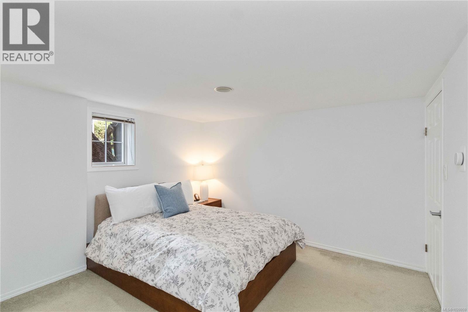  1571 Monterey Avenue, Oak Bay