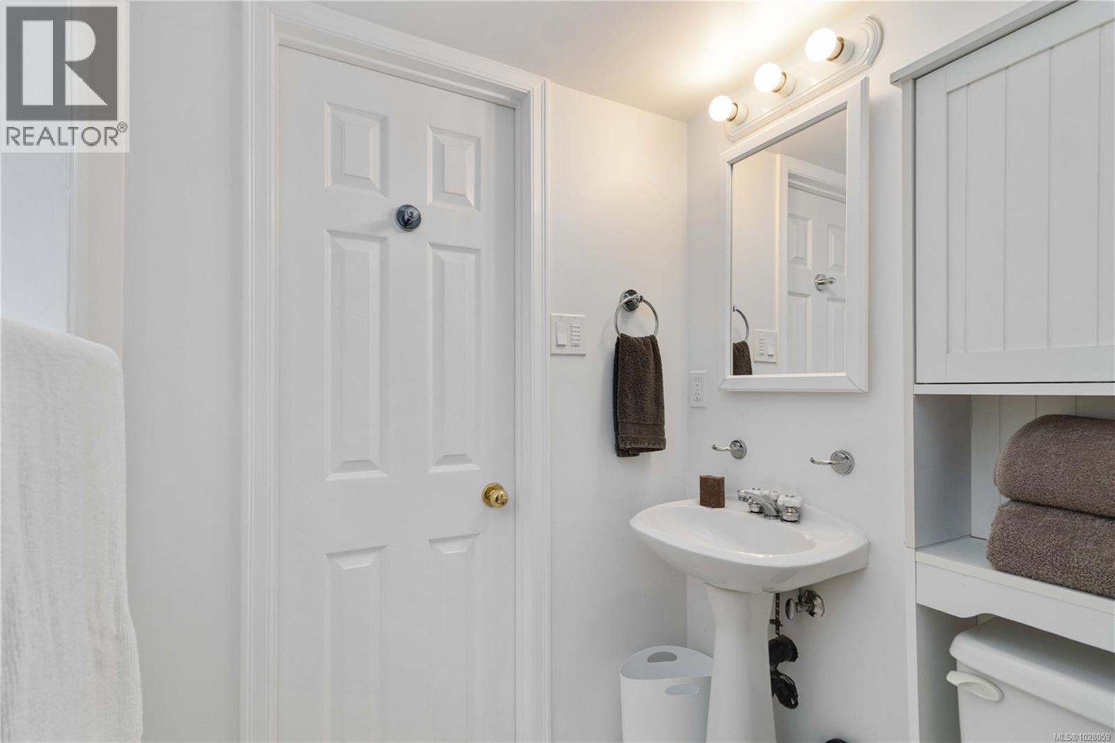  1571 Monterey Avenue, Oak Bay