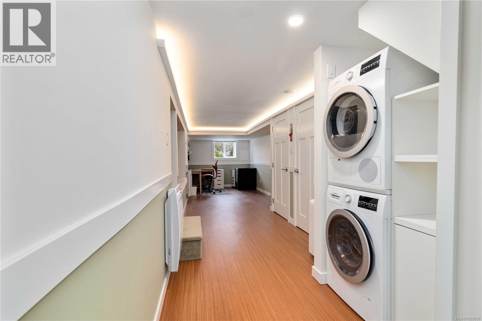  1571 Monterey Avenue, Oak Bay