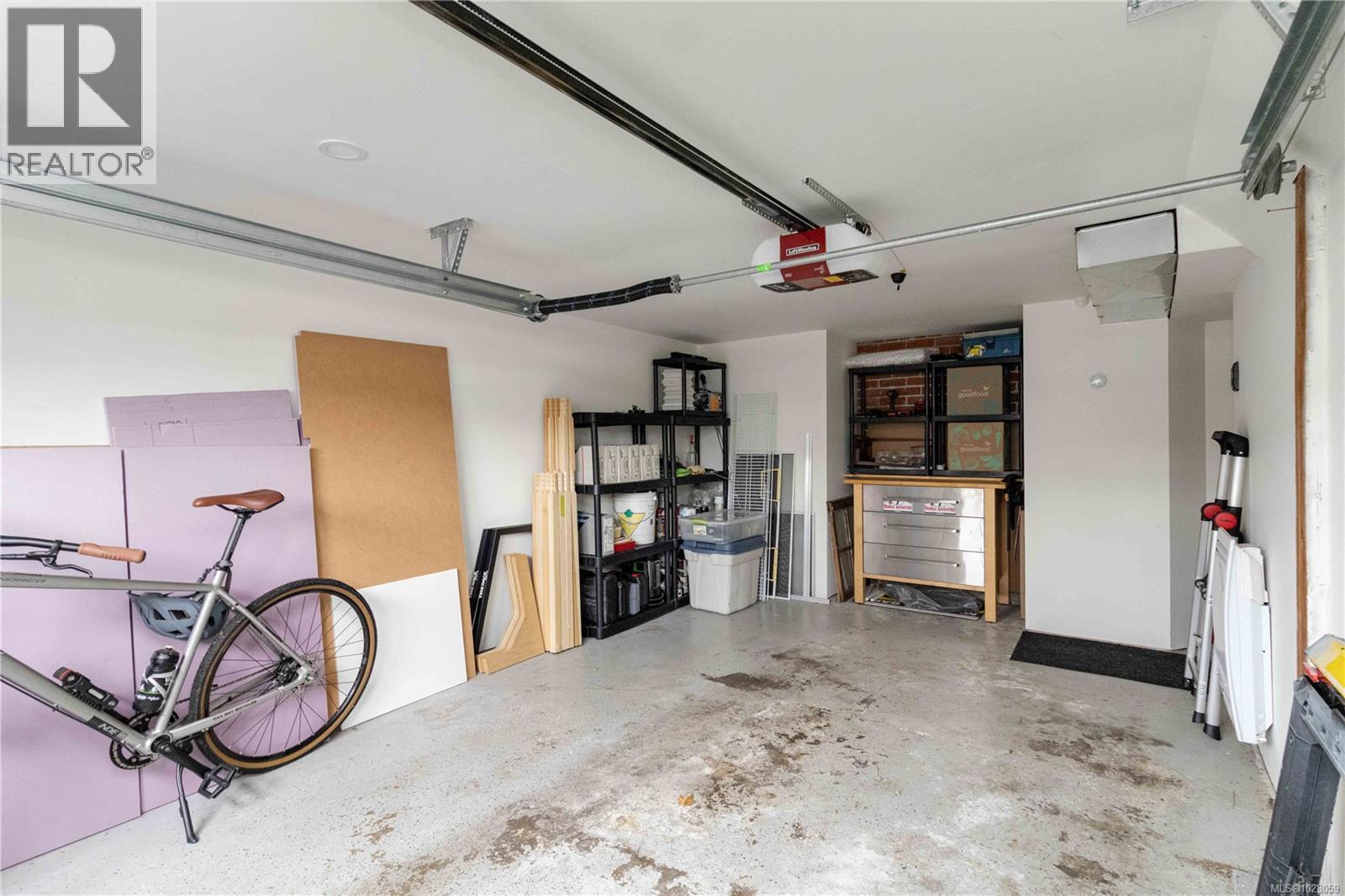  1571 Monterey Avenue, Oak Bay