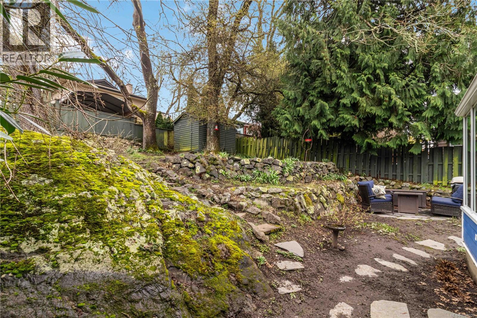  1571 Monterey Avenue, Oak Bay