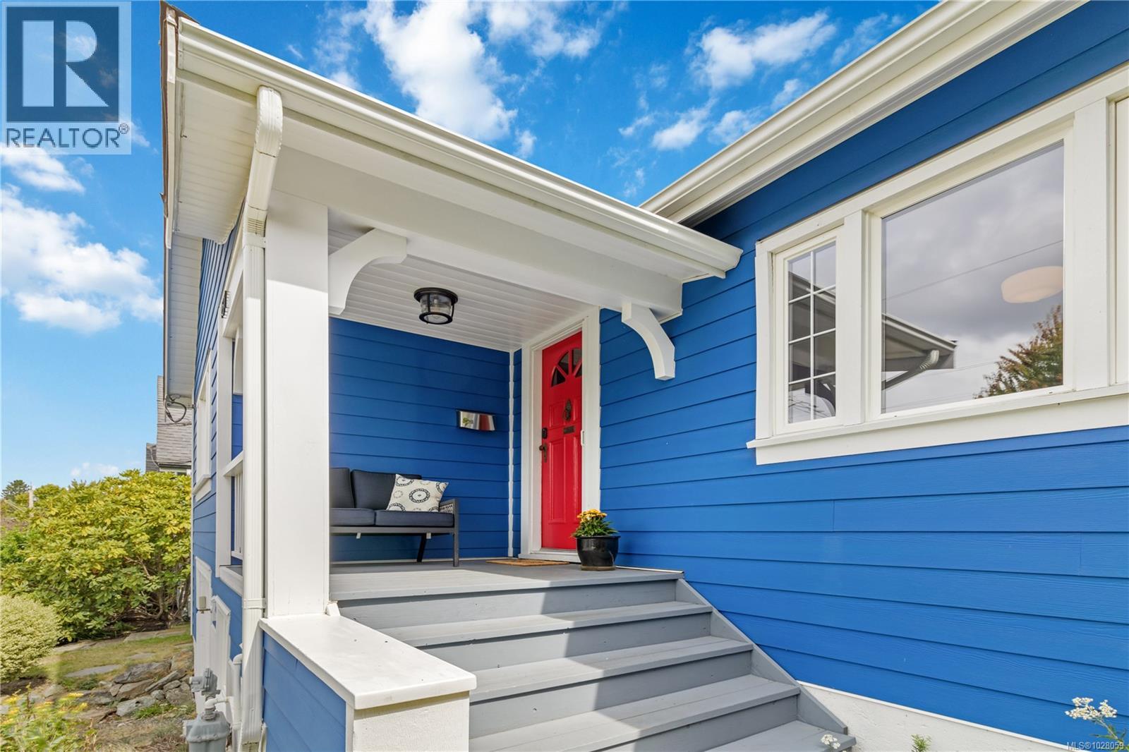  1571 Monterey Avenue, Oak Bay