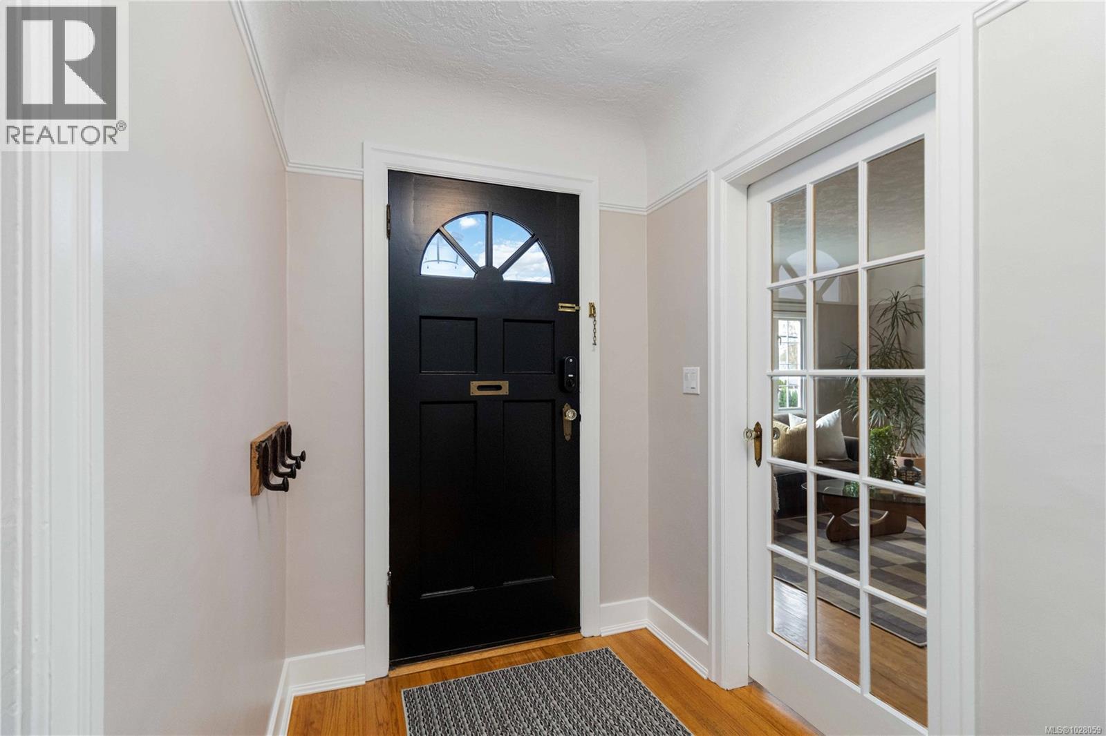  1571 Monterey Avenue, Oak Bay