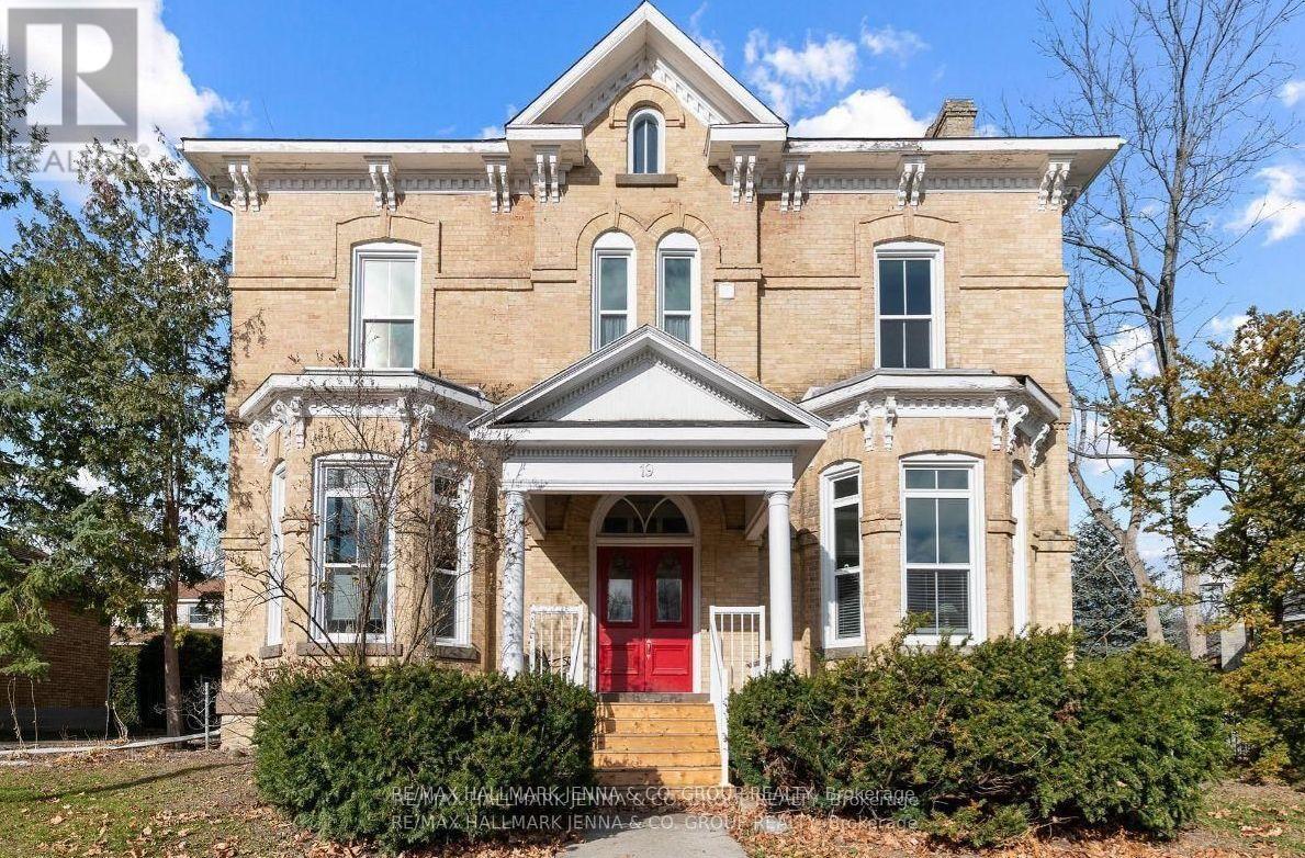 4 - 19 ISABELLA STREET