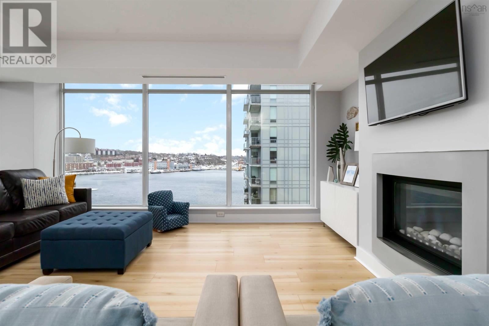 Property 37 of 49 of 802 31 Kings Wharf Place