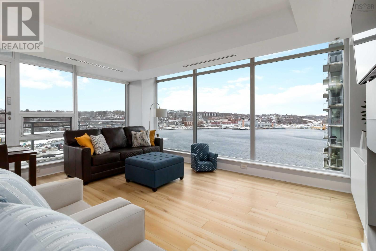 Property 27 of 49 of 802 31 Kings Wharf Place