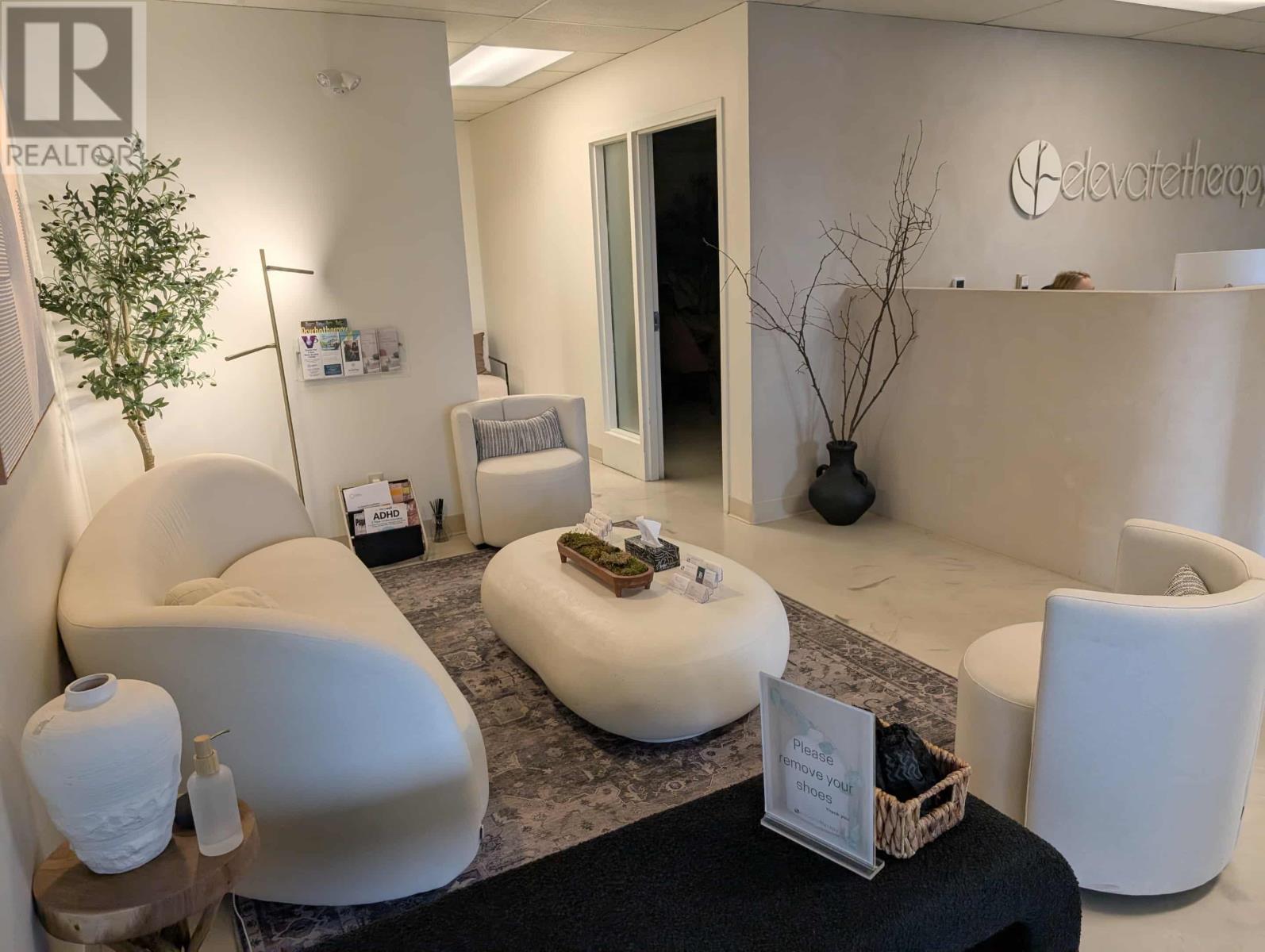 300 214 Red River RD