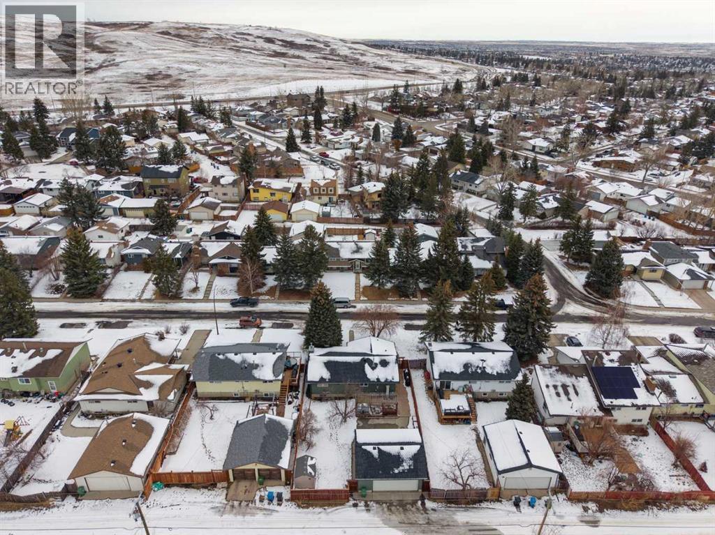 Single Family House Bungalow for Sale in  Norseman Road NW North Haven Upper Calgary 