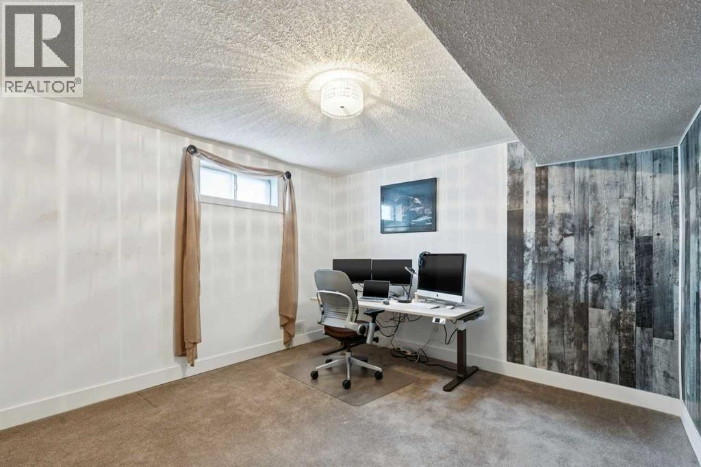 Single Family House Bungalow for Sale in  Norseman Road NW North Haven Upper Calgary 