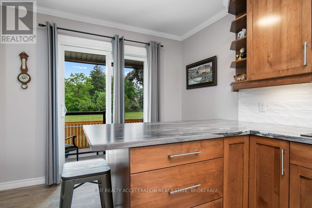252 BRIDGE STREET W - 10