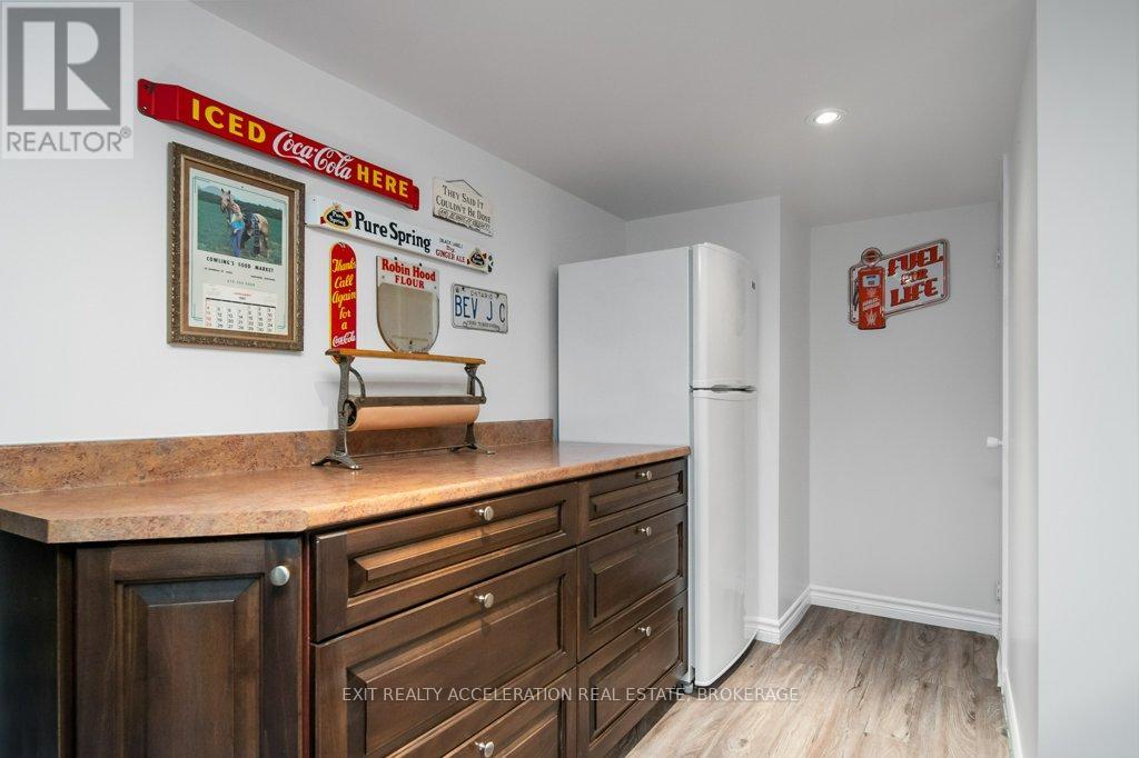252 BRIDGE STREET W - 25