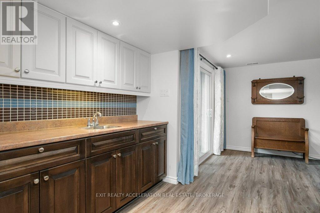 252 BRIDGE STREET W - 26