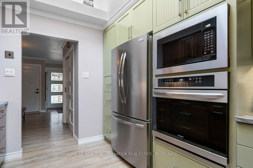 252 BRIDGE STREET W - 8