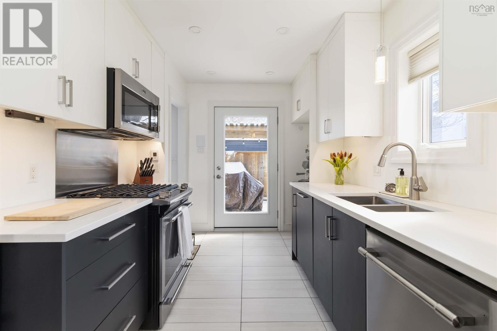 Property 24 of 49 of 9 Tupper Street