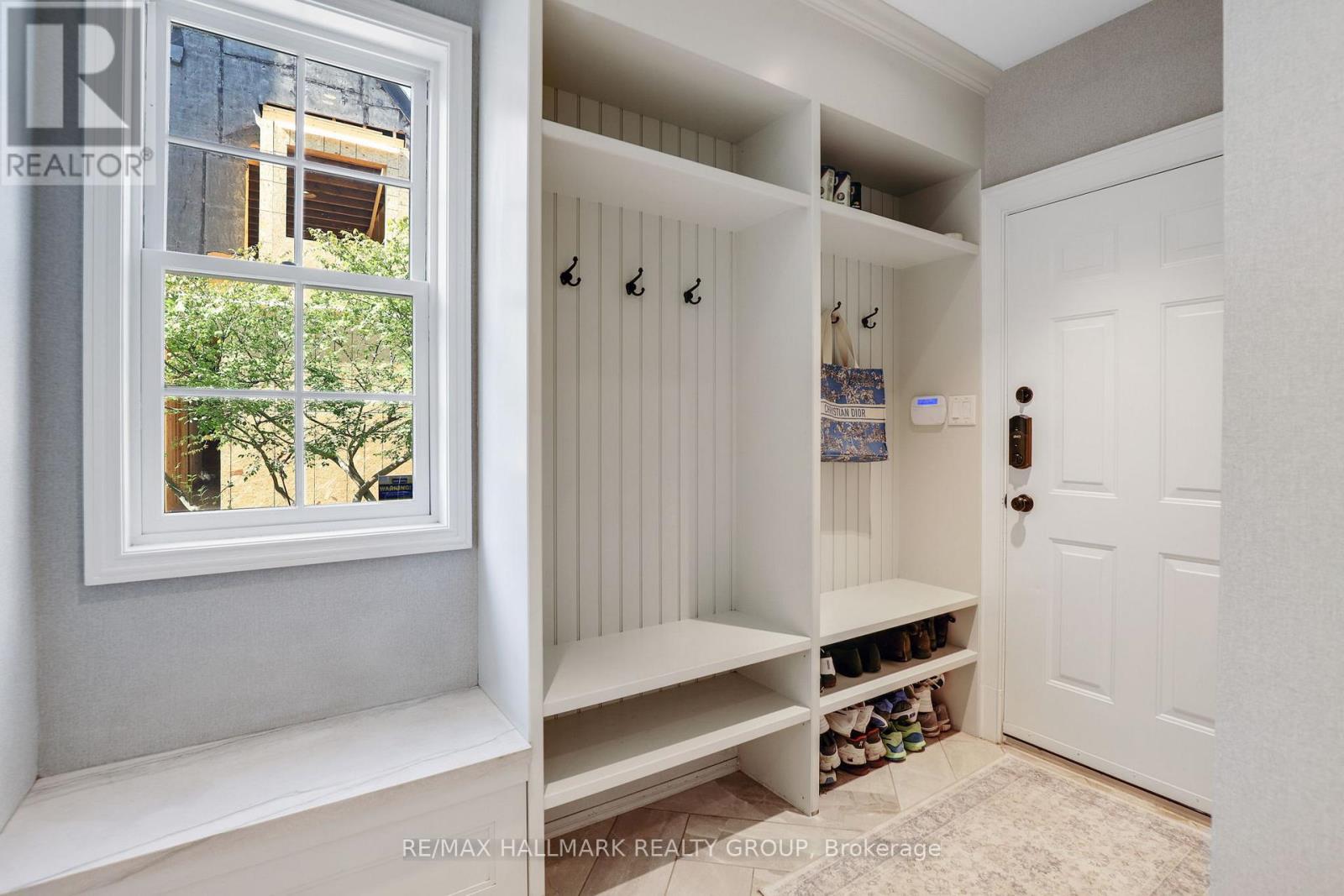 525 PICCADILLY AVENUE - 22