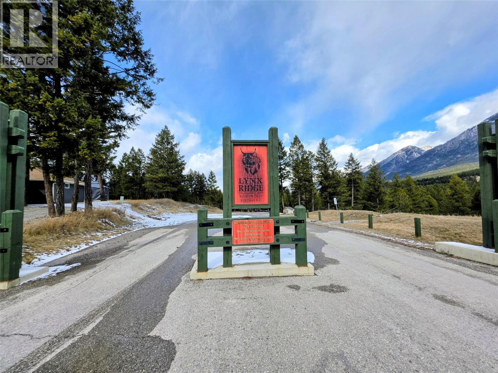 4586 Lynx Drive, Radium Hot Springs