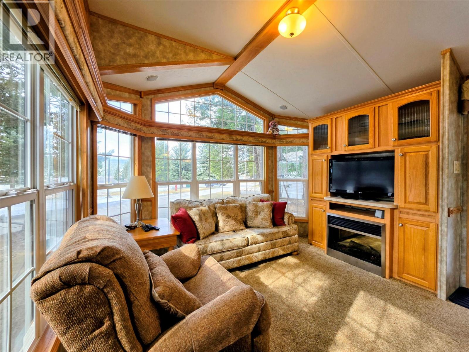 4586 Lynx Drive, Radium Hot Springs