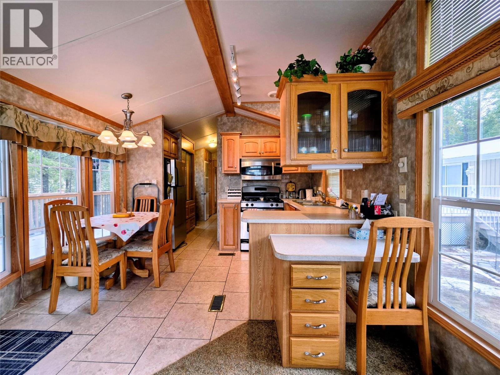 4586 Lynx Drive, Radium Hot Springs