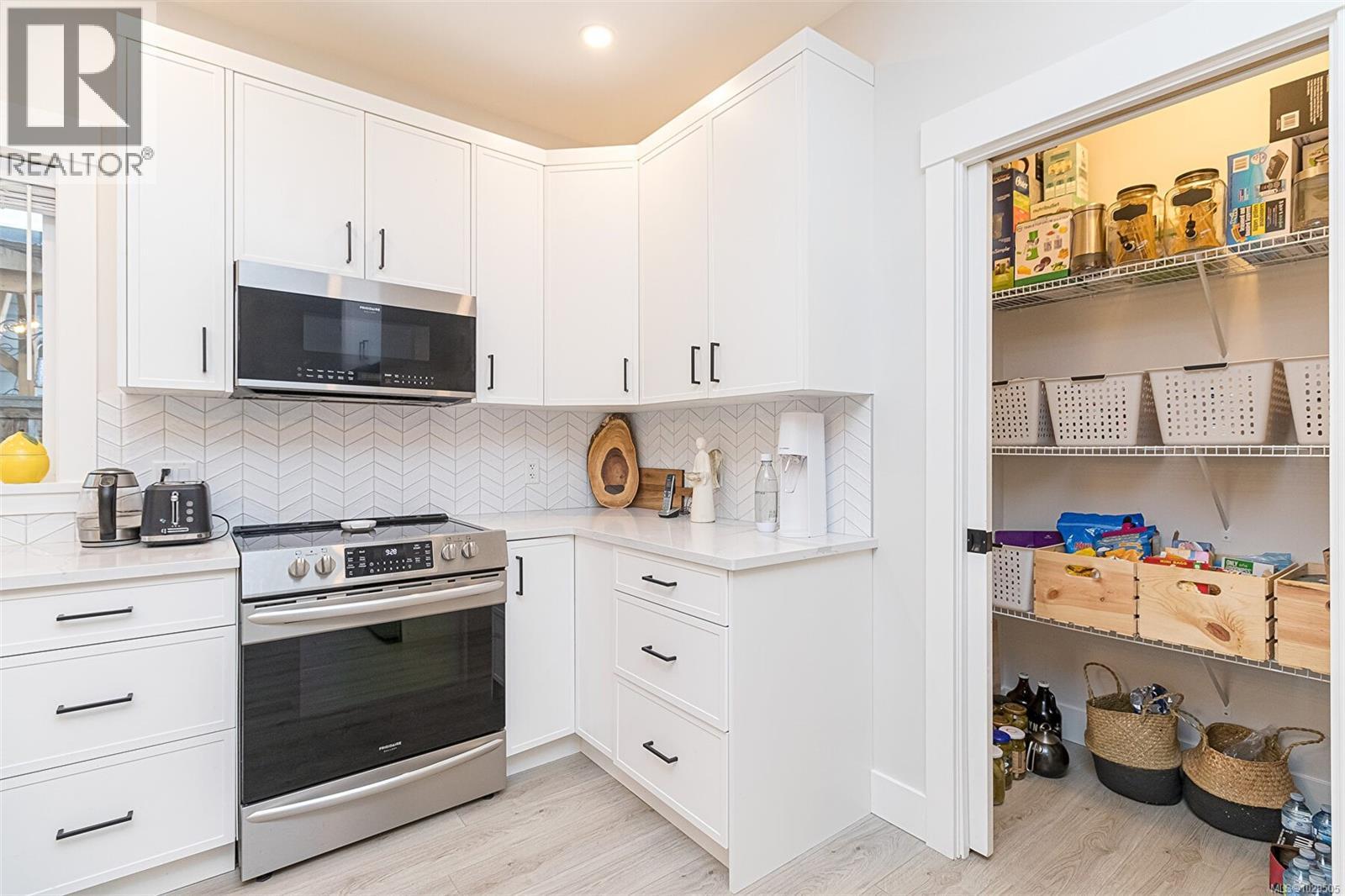  6537 Noblewood Place, Sooke