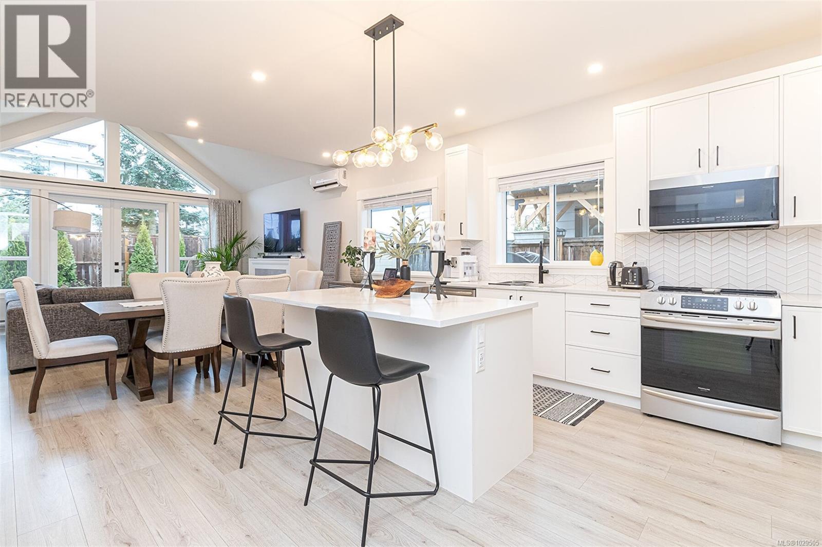  6537 Noblewood Place, Sooke