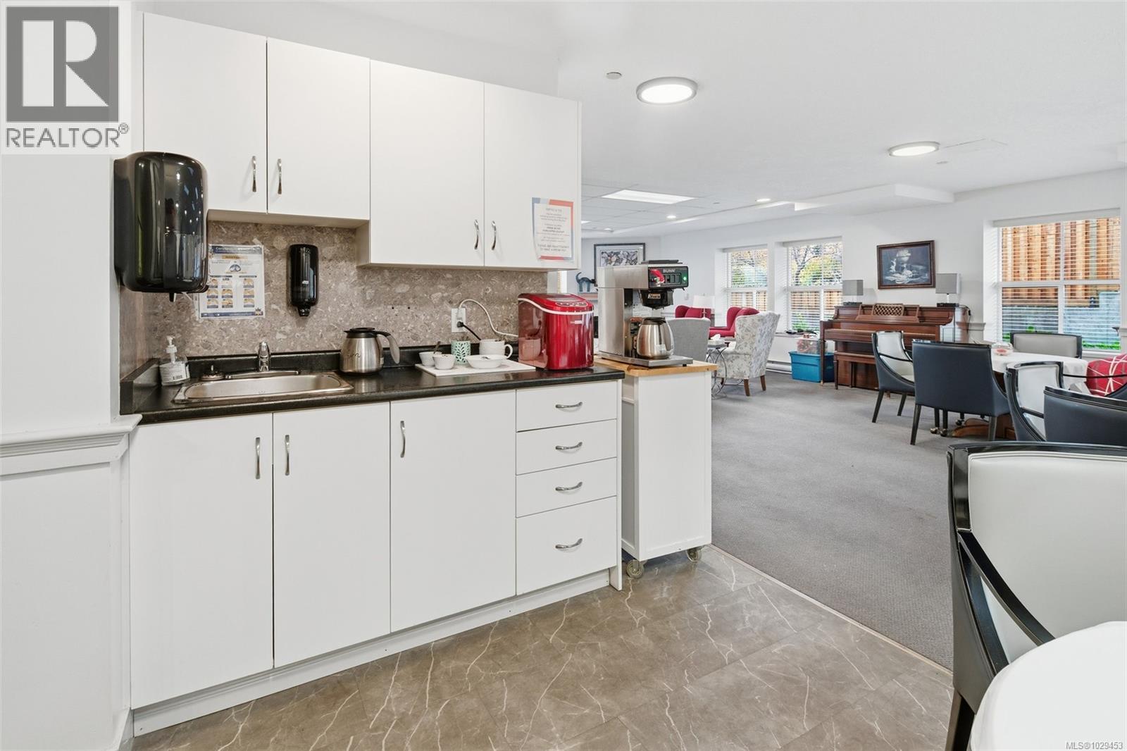 #308 1070 Southgate St - 24