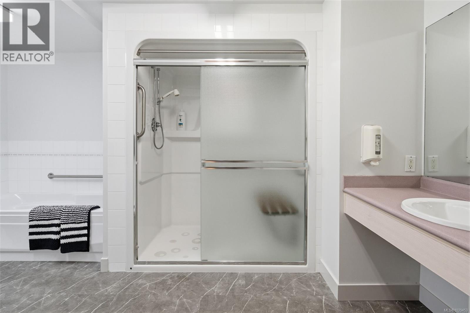 #308 1070 Southgate St - 26