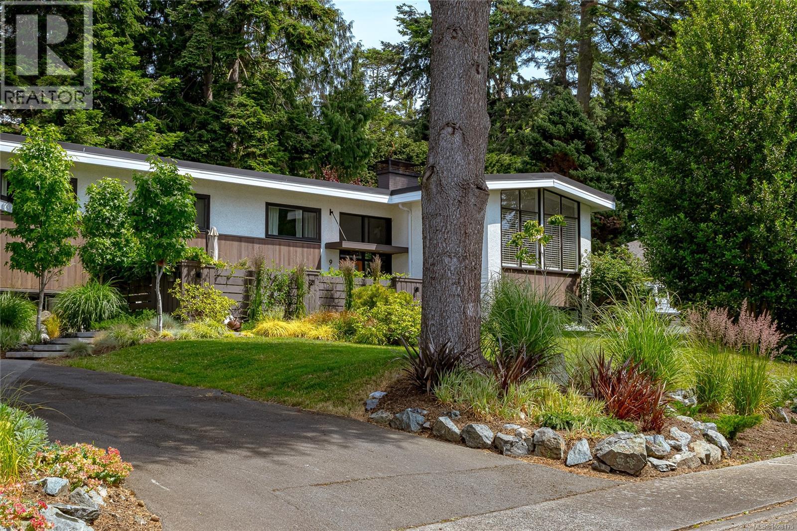  905 Deal Street, Oak Bay