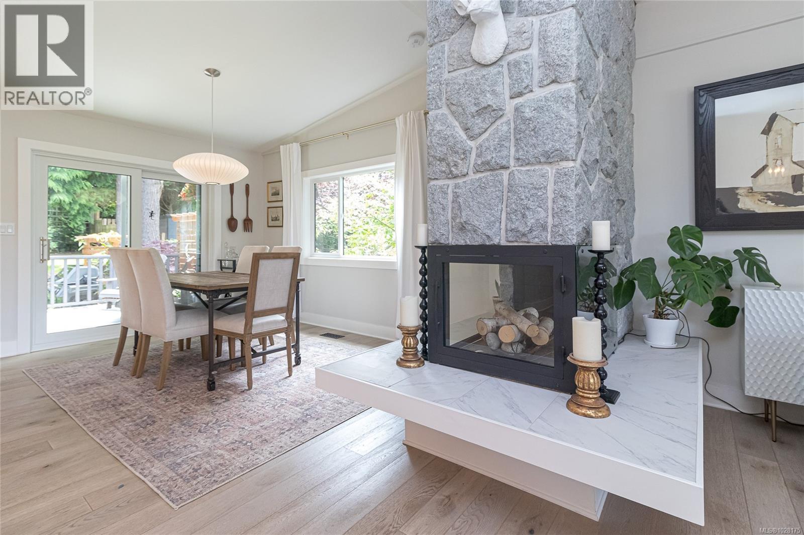  905 Deal Street, Oak Bay