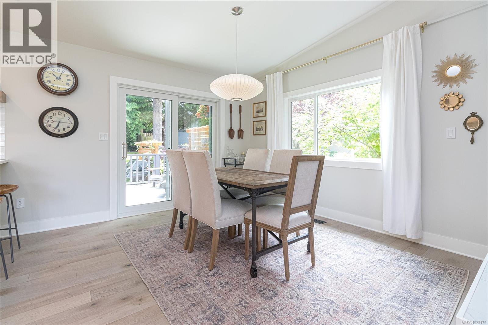  905 Deal Street, Oak Bay