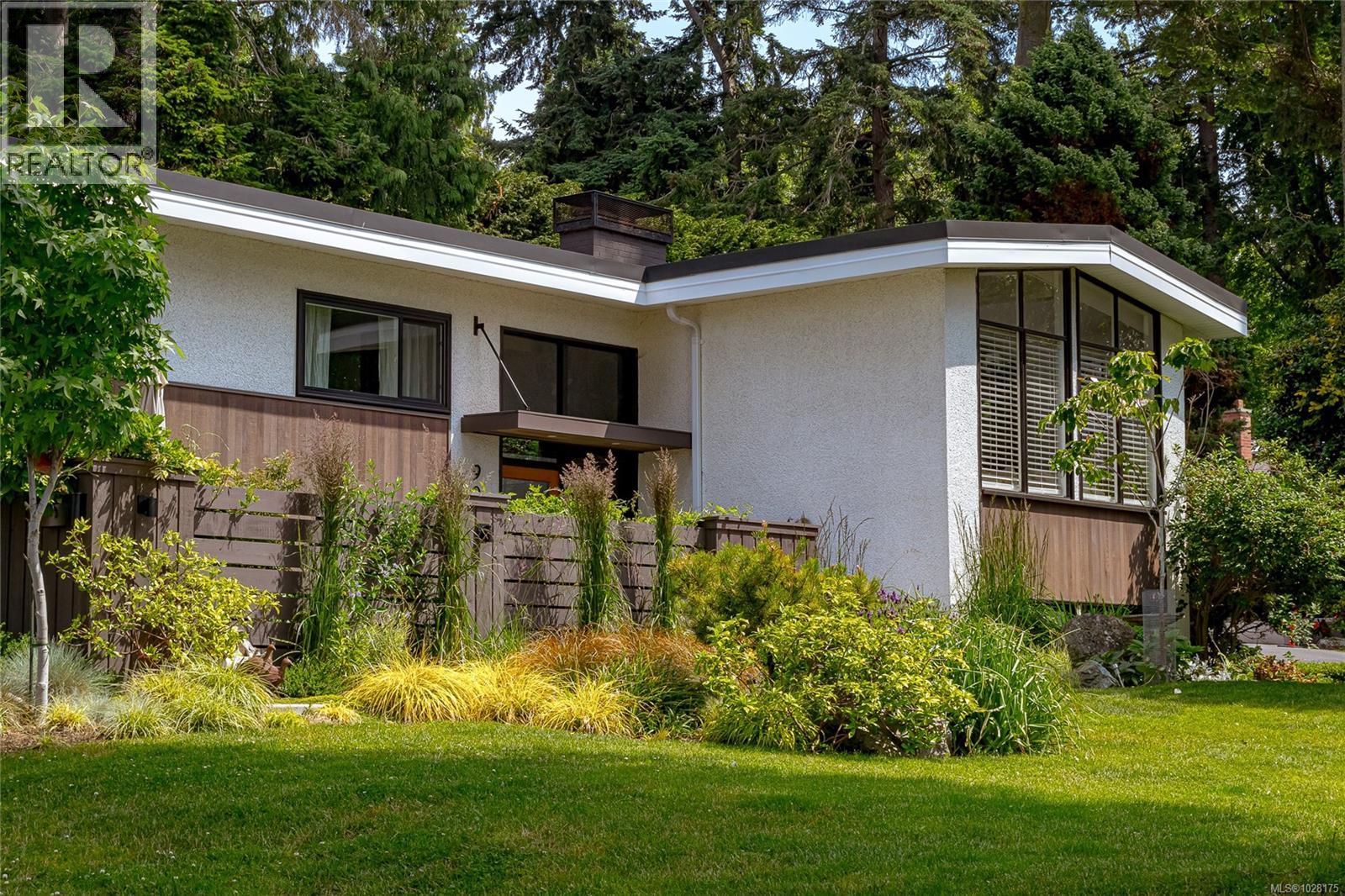  905 Deal Street, Oak Bay