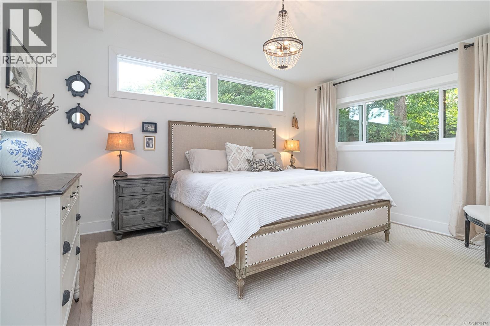  905 Deal Street, Oak Bay