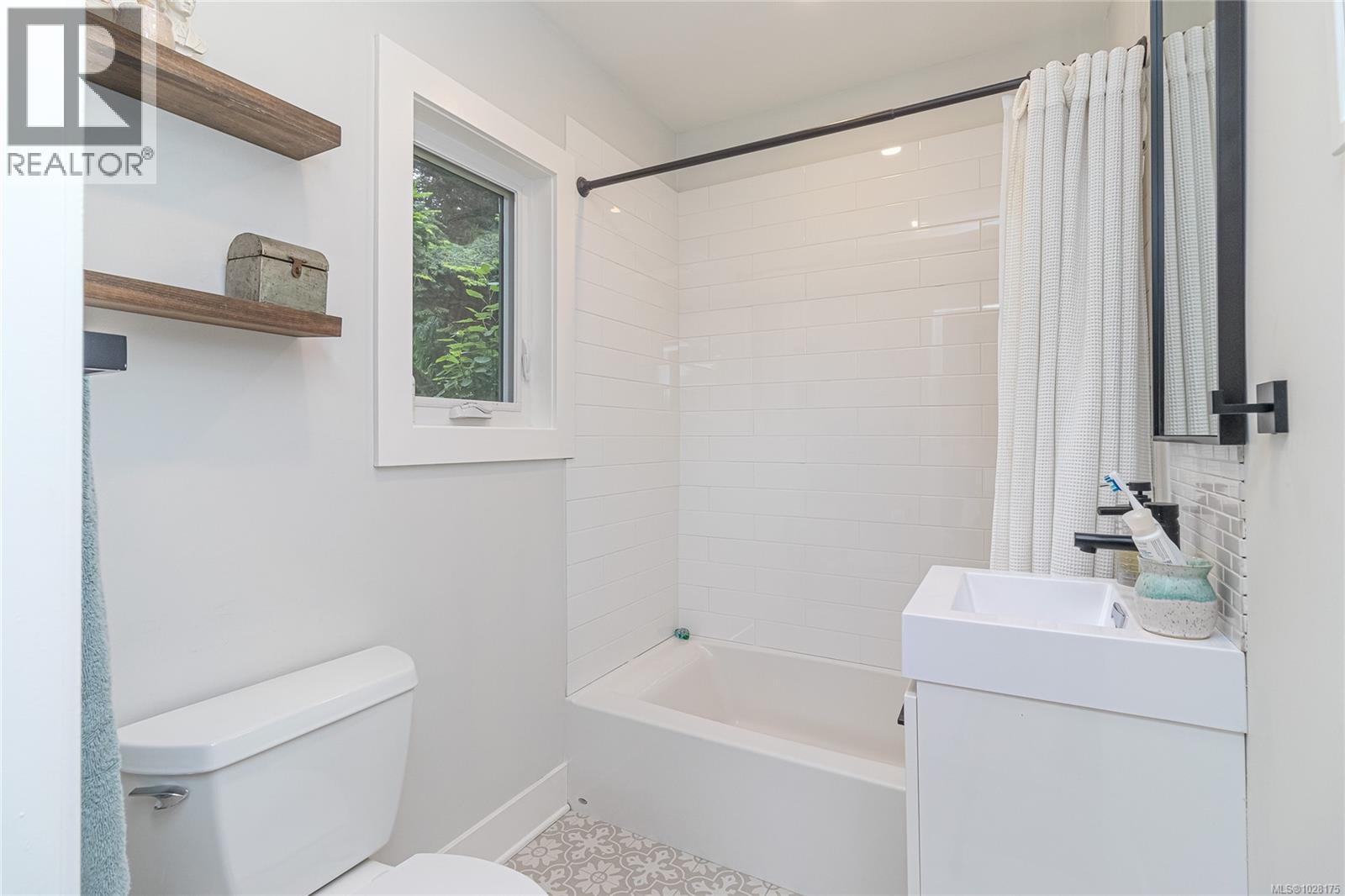  905 Deal Street, Oak Bay