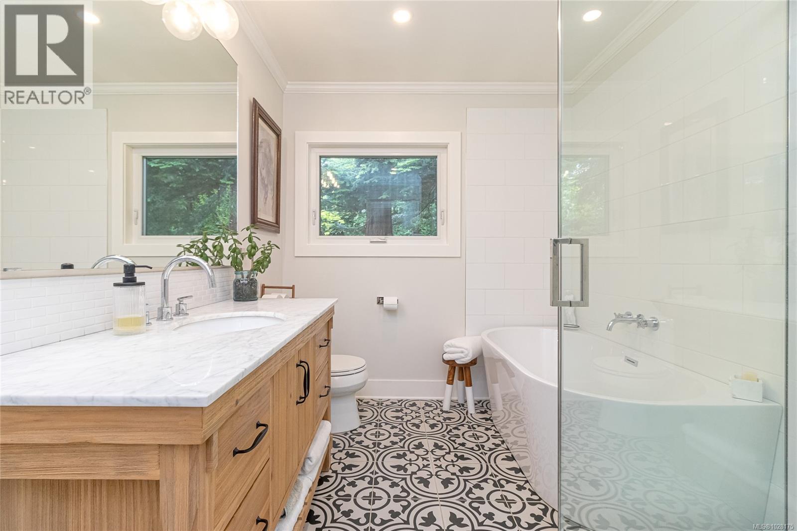  905 Deal Street, Oak Bay