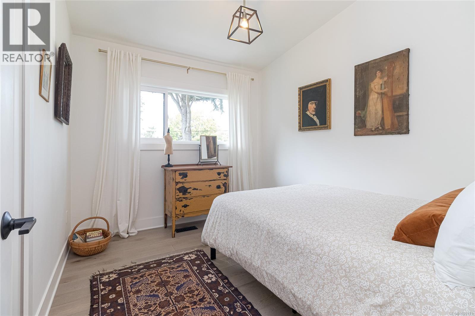  905 Deal Street, Oak Bay