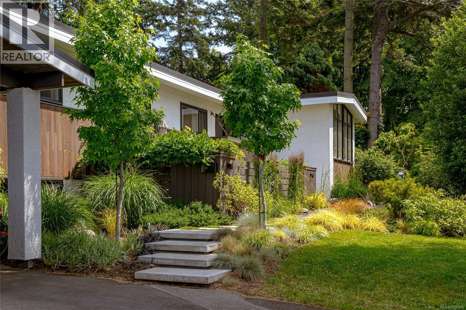  905 Deal Street, Oak Bay