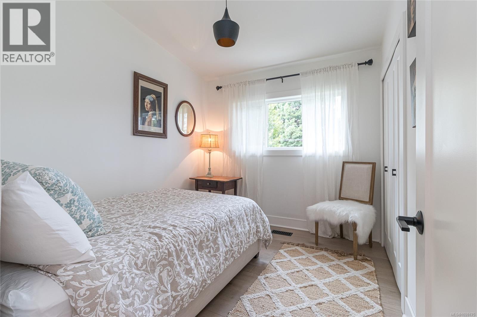  905 Deal Street, Oak Bay